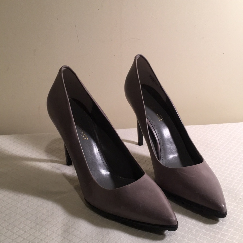 Nine West Grey Leather Pumps with a 3.5 inch heel